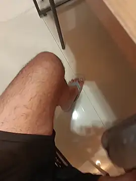 Snapshot of Gallo001 chatting on April 2026 11:27:01 AM Gallo001 online show from April 2026 11:27:01 AM