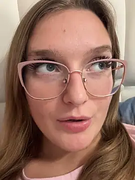 Snapshot of Bellatrisssaa chatting on October 2025 06:15:02 PM Bellatrisssaa online show from October 2025 06:15:02 PM