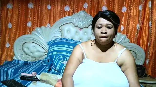 BUSTY QUEEEN online show from October 2025 10:38:01 PM