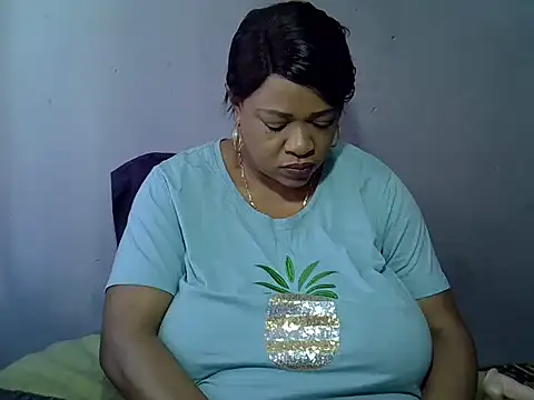 BUSTY QUEEEN online show from November 2025 07:39:01 AM