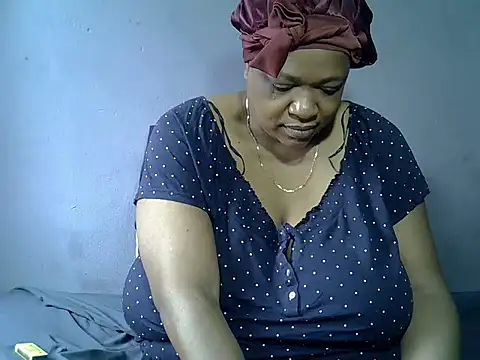 BUSTY QUEEEN online show from November 2025 07:58:01 AM