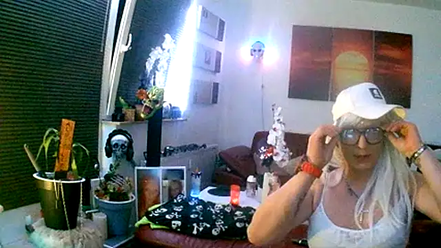 hellgirl1980 online show from November 2025 09:50:01 PM