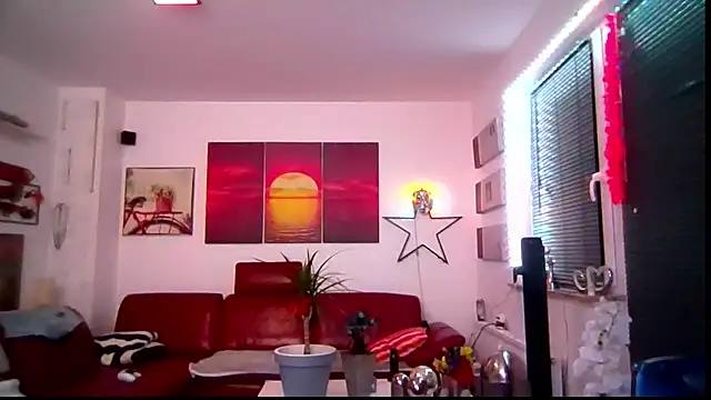 hellgirl1980 online show from May 2026 11:43:01 PM