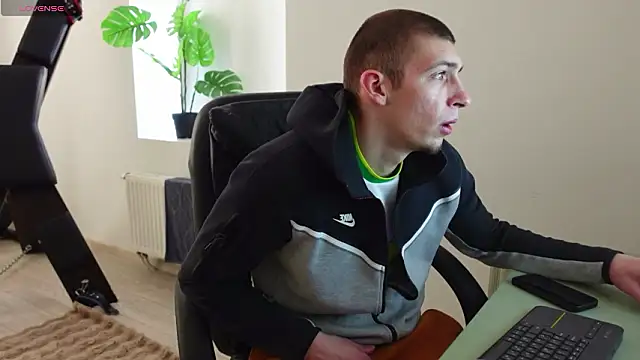 Snapshot of Ryan_Dozer chatting on March 2026 06:50:01 AM Ryan Dozer online show from March 2026 06:50:01 AM