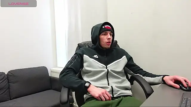 Snapshot of Ryan_Dozer chatting on April 2026 06:00:02 AM Ryan Dozer online show from April 2026 06:00:02 AM