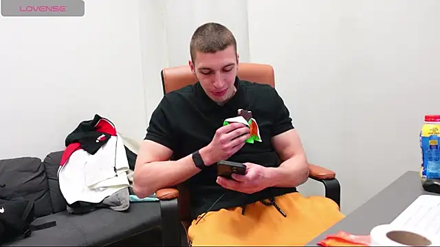 Snapshot of Ryan_Dozer chatting on April 2026 05:36:01 PM Ryan Dozer online show from April 2026 05:36:01 PM