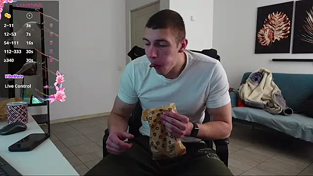 Snapshot of Ryan_Dozer chatting on April 2026 06:19:01 AM Ryan Dozer online show from April 2026 06:19:01 AM