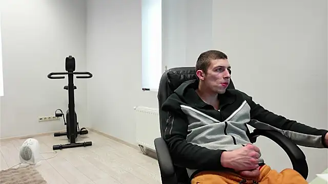 Snapshot of Ryan_Dozer chatting on April 2026 06:39:01 AM Ryan Dozer online show from April 2026 06:39:01 AM