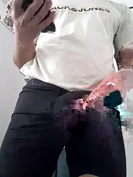 Snapshot of Andr3s69xxx chatting on April 2026 09:48:02 AM Andr3s69xxx online show from April 2026 09:48:02 AM