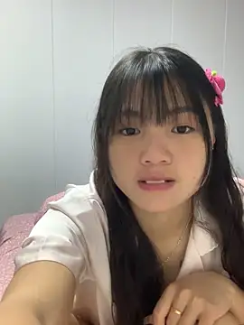 Emlyly-18 online show from November 2025 03:40:02 AM