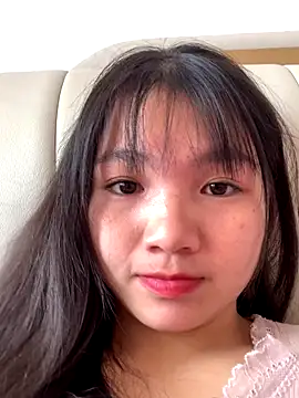 Emlyly-18 online show from December 2025 05:13:01 AM