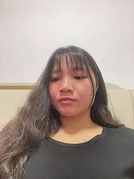 Emlyly-18 online show from December 2025 09:59:01 AM