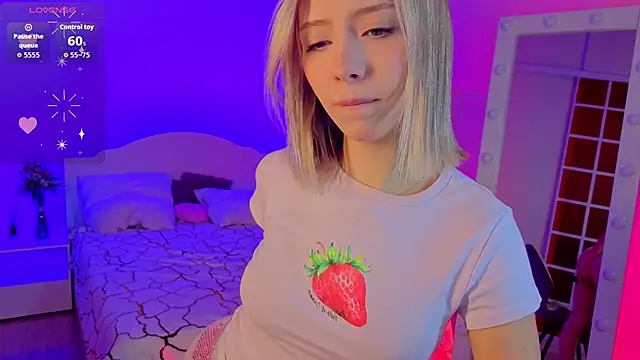 Snapshot of LumMina chatting on March 2026 10:32:02 AM LumMina online show from March 2026 10:32:02 AM