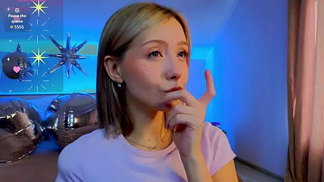 Snapshot of LumMina chatting on April 2026 01:58:01 AM LumMina online show from April 2026 01:58:01 AM