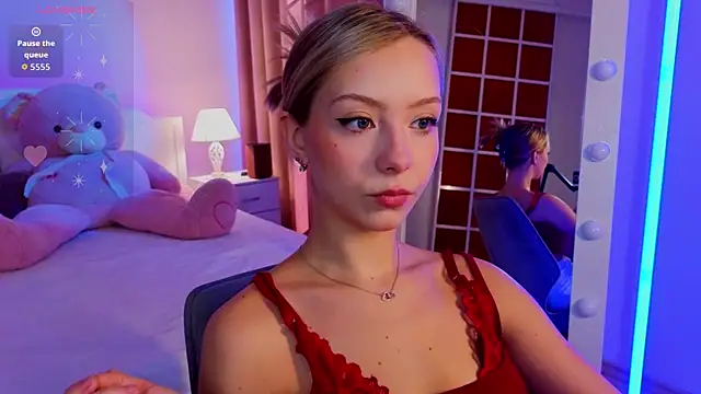 Snapshot of LumMina chatting on April 2026 03:13:01 AM LumMina online show from April 2026 03:13:01 AM