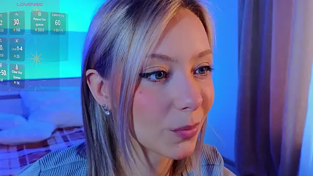 Snapshot of LumMina chatting on April 2026 03:15:01 AM LumMina online show from April 2026 03:15:01 AM