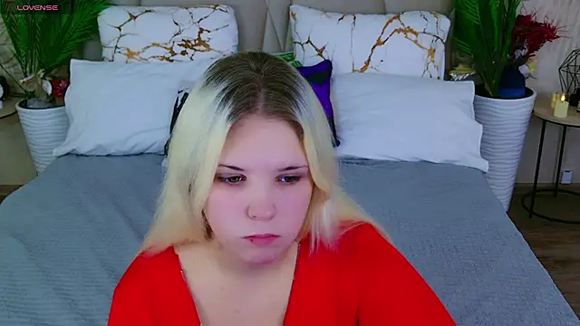 Snapshot of EmillyRogers chatting on October 2025 06:45:01 AM EmillyRogers online show from October 2025 06:45:01 AM