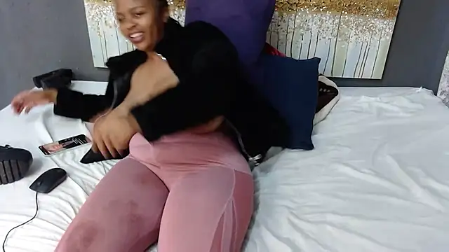 Snapshot of PrettyLisa28 chatting on September 2025 07:04:01 PM PrettyLisa28 online show from September 2025 07:04:01 PM