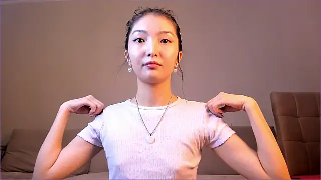 nooniemoon online show from October 2025 08:34:02 AM