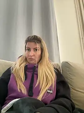 Snapshot of DesireDaisy chatting on September 2025 10:05:01 AM DesireDaisy online show from September 2025 10:05:01 AM