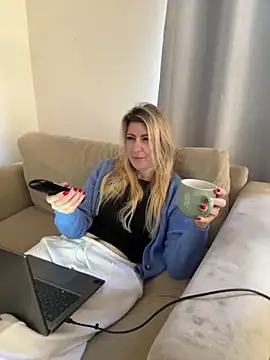 Snapshot of DesireDaisy chatting on September 2025 09:00:02 AM DesireDaisy online show from September 2025 09:00:02 AM