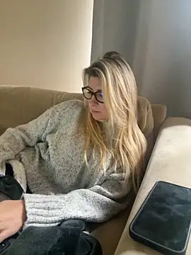 Snapshot of DesireDaisy chatting on September 2025 12:41:01 PM DesireDaisy online show from September 2025 12:41:01 PM