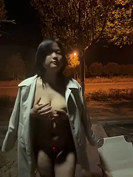 Snapshot of Fengbaby-555 chatting on April 2026 02:21:01 PM Fengbaby-555 online show from April 2026 02:21:01 PM