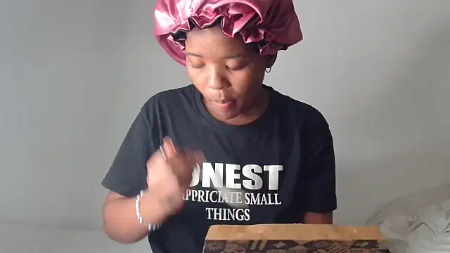 Snapshot of AshleyT255 chatting on October 2025 09:09:02 AM AshleyT255 online show from October 2025 09:09:02 AM