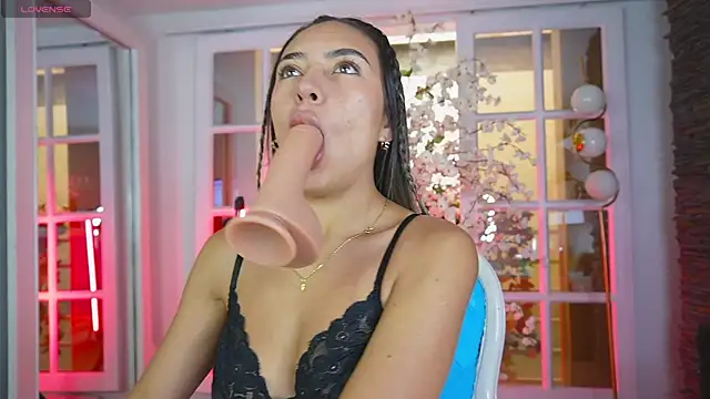 foxy zoe online show from April 2026 06:03:01 PM