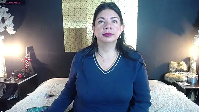 Snapshot of kinky_momm chatting on February 2026 03:31:01 PM kinky momm online show from February 2026 03:31:01 PM