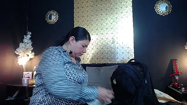 Snapshot of kinky_momm chatting on April 2026 03:45:01 PM kinky momm online show from April 2026 03:45:01 PM