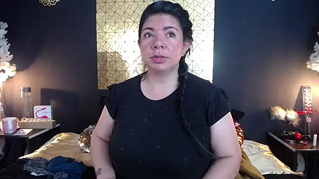 Snapshot of kinky_momm chatting on April 2026 03:02:01 PM kinky momm online show from April 2026 03:02:01 PM