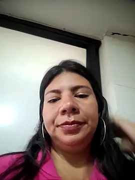 Snapshot of kinky_momm chatting on April 2026 05:33:02 PM kinky momm online show from April 2026 05:33:02 PM