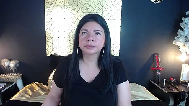 Snapshot of kinky_momm chatting on May 2026 03:38:02 PM kinky momm online show from May 2026 03:38:02 PM