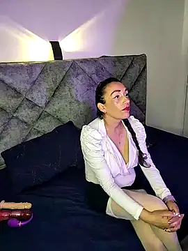 Shantey Laurent online show from October 2025 02:02:01 PM