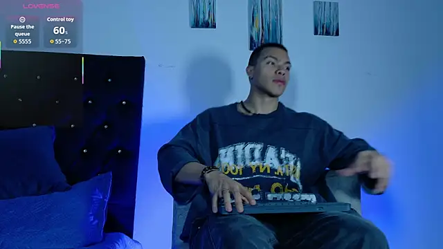 adriel escalante online show from April 2026 02:25:02 AM