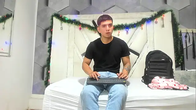 Sarahwalkerr online show from December 2025 08:39:01 PM