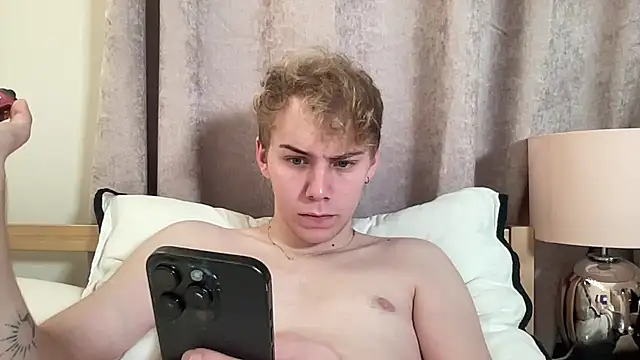 Snapshot of scottishtwink01 chatting on September 2025 02:35:02 AM scottishtwink01 online show from September 2025 02:35:02 AM
