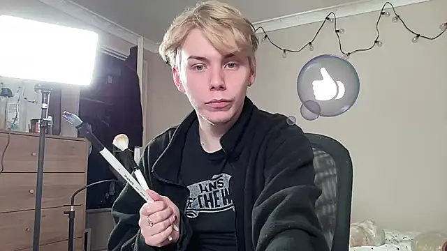 Snapshot of scottishtwink01 chatting on September 2025 01:18:01 AM scottishtwink01 online show from September 2025 01:18:01 AM