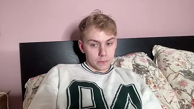 Snapshot of scottishtwink01 chatting on October 2025 05:35:01 PM scottishtwink01 online show from October 2025 05:35:01 PM