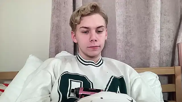 Snapshot of scottishtwink01 chatting on October 2025 10:22:02 PM scottishtwink01 online show from October 2025 10:22:02 PM