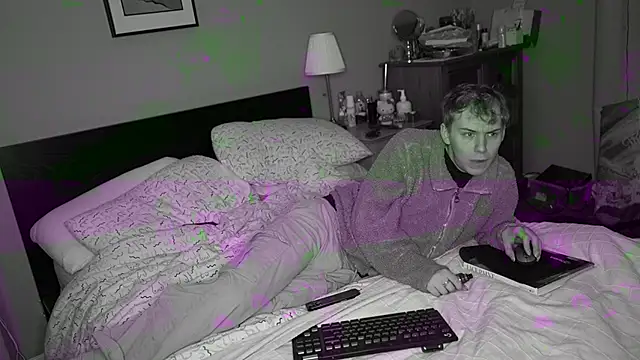 Snapshot of scottishtwink01 chatting on November 2025 03:12:01 PM scottishtwink01 online show from November 2025 03:12:01 PM