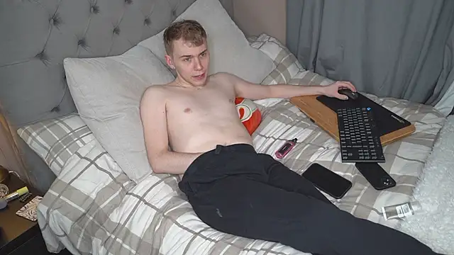 Snapshot of scottishtwink01 chatting on March 2026 11:49:02 PM scottishtwink01 online show from March 2026 11:49:02 PM