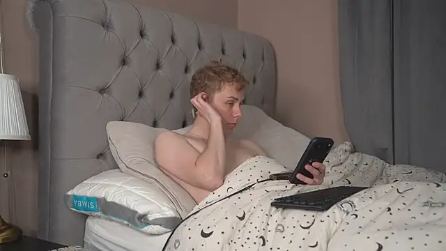 Snapshot of scottishtwink01 chatting on May 2026 09:53:01 PM scottishtwink01 online show from May 2026 09:53:01 PM