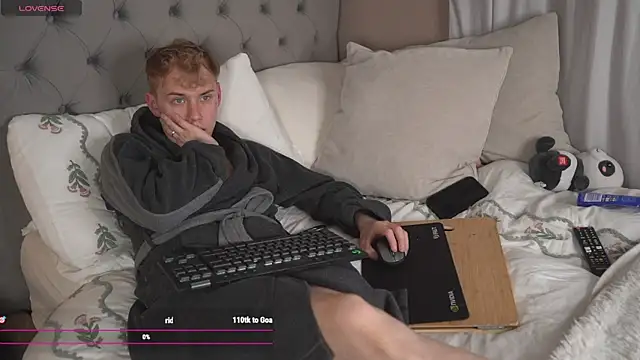 Snapshot of scottishtwink01 chatting on June 2026 10:08:01 PM scottishtwink01 online show from June 2026 10:08:01 PM