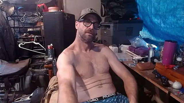 Snapshot of PeterHanglin chatting on March 2026 08:35:02 PM PeterHanglin online show from March 2026 08:35:02 PM
