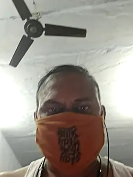 Snapshot of Famit025 chatting on December 2025 04:27:01 PM Famit025 online show from December 2025 04:27:01 PM