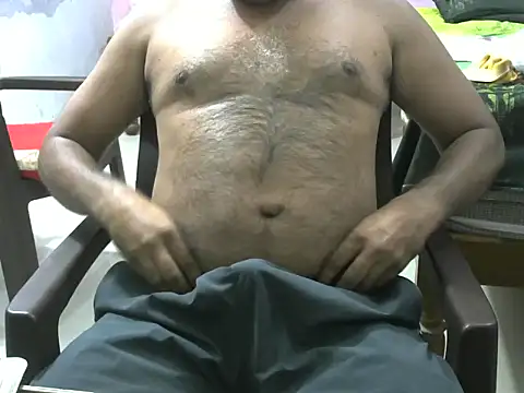 Snapshot of Famit025 chatting on December 2025 09:20:01 PM Famit025 online show from December 2025 09:20:01 PM