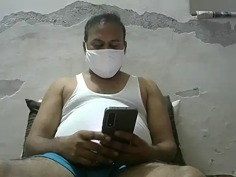 Snapshot of Famit025 chatting on February 2026 06:15:02 PM Famit025 online show from February 2026 06:15:02 PM