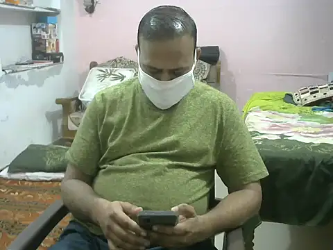 Snapshot of Famit025 chatting on February 2026 05:32:01 PM Famit025 online show from February 2026 05:32:01 PM